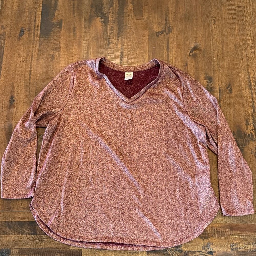 Faded Glory V-Neck Long Sleeve Top in Maroon and gold